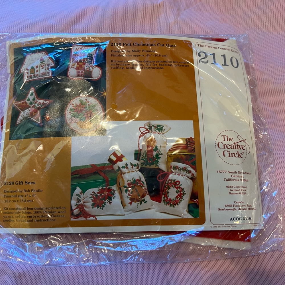 Creative Circle Holiday Felt Cut Out Kit Red and White